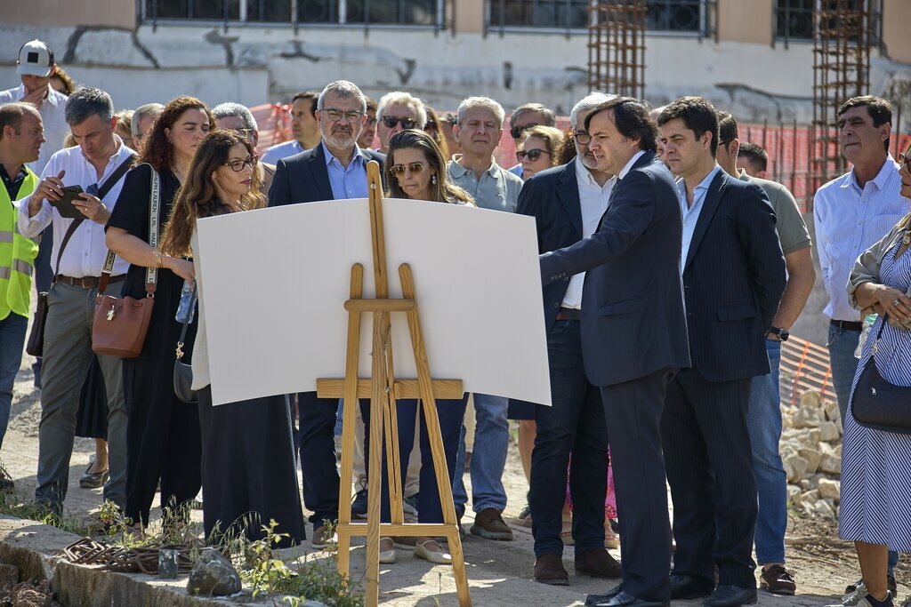 Visita de acompanhamento da obra “Cerca do Mosteiro de S. Dinis e S. Bernardo – Construção do Par...